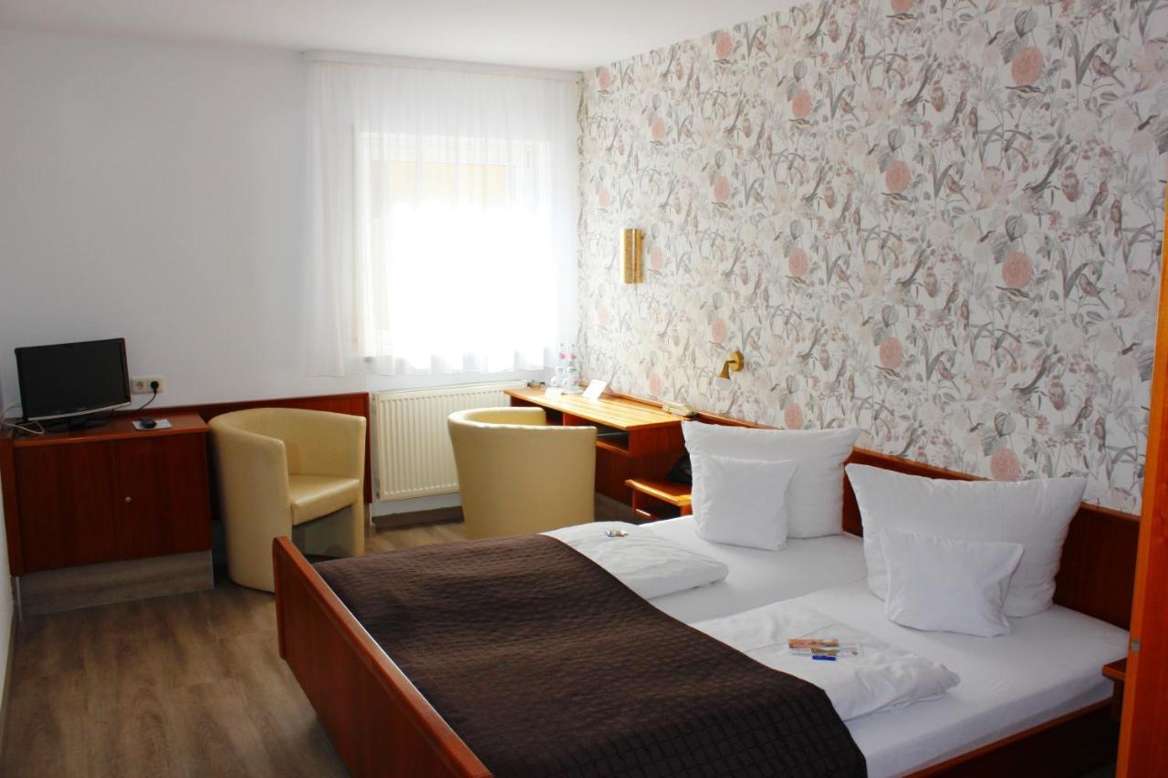 Landhotel Zum Boehm Roth  Dış mekan fotoğraf